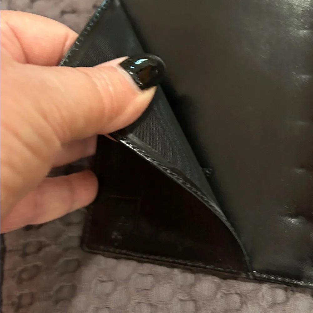 Fendi Black Card Holder with Silver Logo
Agenda Book / Passport Holder - Picture 5 of 10